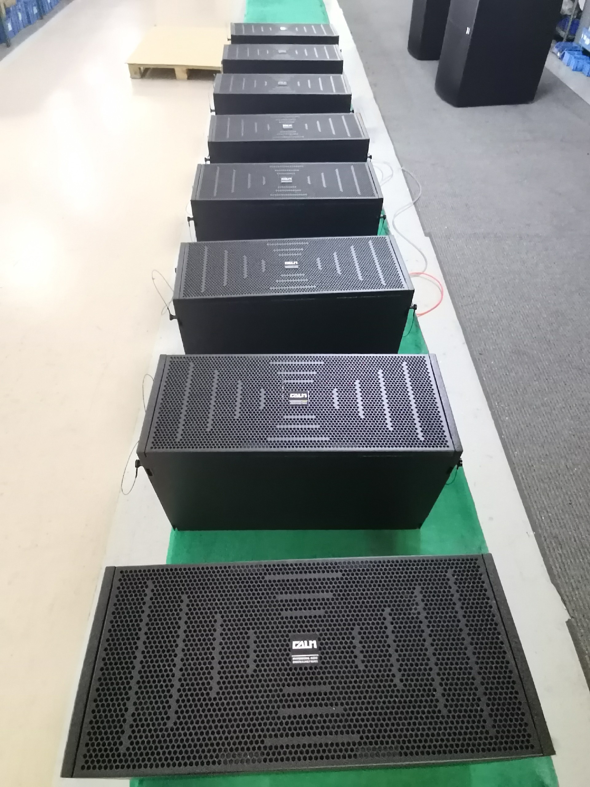 兩分頻線陣 LA2210P 新鐵網(wǎng)